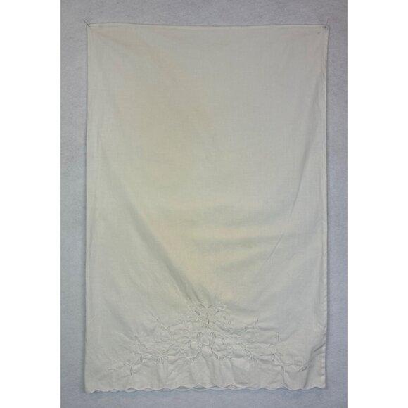 Vintage White Battenberg Pillowcase Embroidered Floral Scalloped Edges - Picture 3 of 8